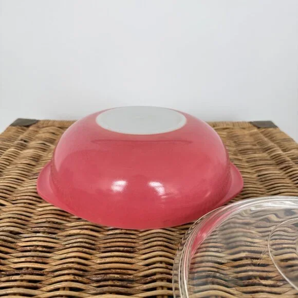 Vintage Pyrex #024 2 Quart Round Flamingo Pink Bowl with Lid - Picture 3 of 5